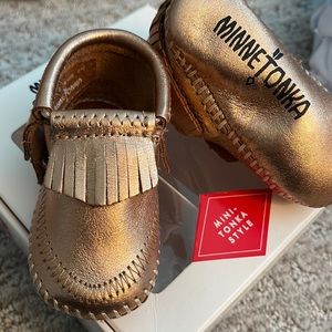 Minnetonka Baby Moccasins - Alex, Rose Gold, Size 2
